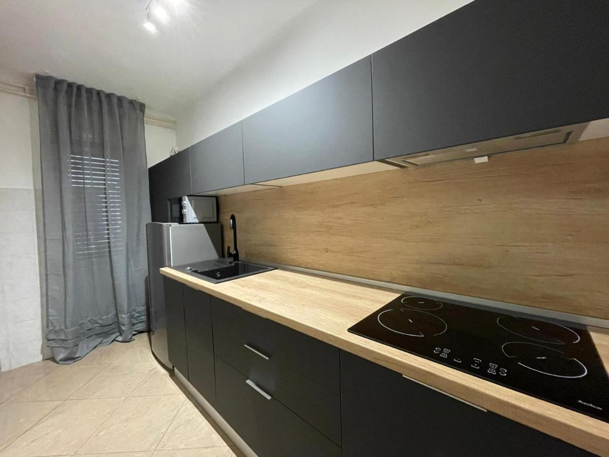Apartments "M" Pula Exterior photo