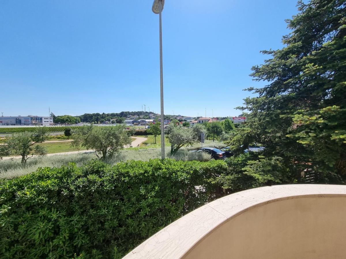 Apartments "M" Pula Exterior photo