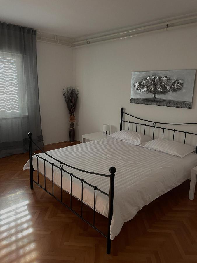 Apartments "M" Pula Exterior photo